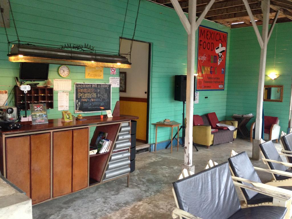 Hotel Casa Max Bocas Town Bagian luar foto