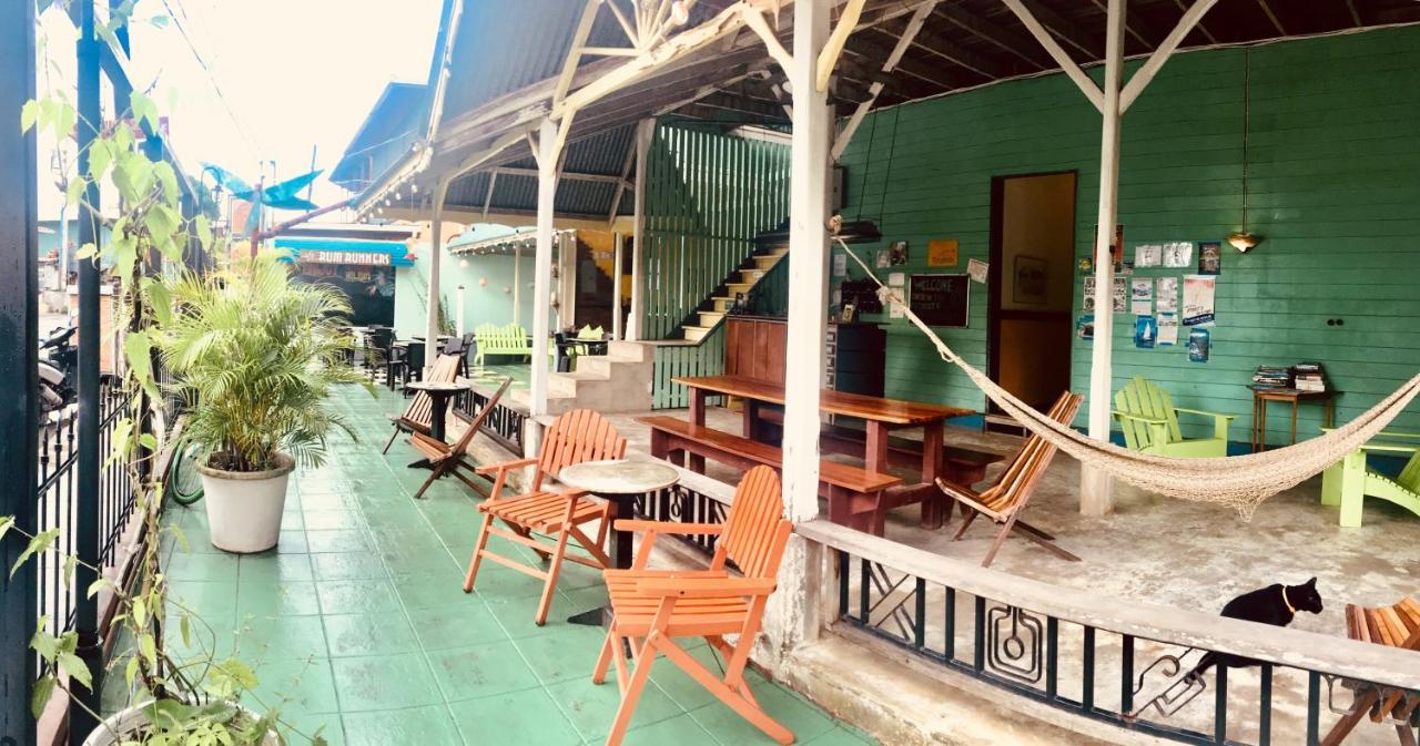 Hotel Casa Max Bocas Town Bagian luar foto